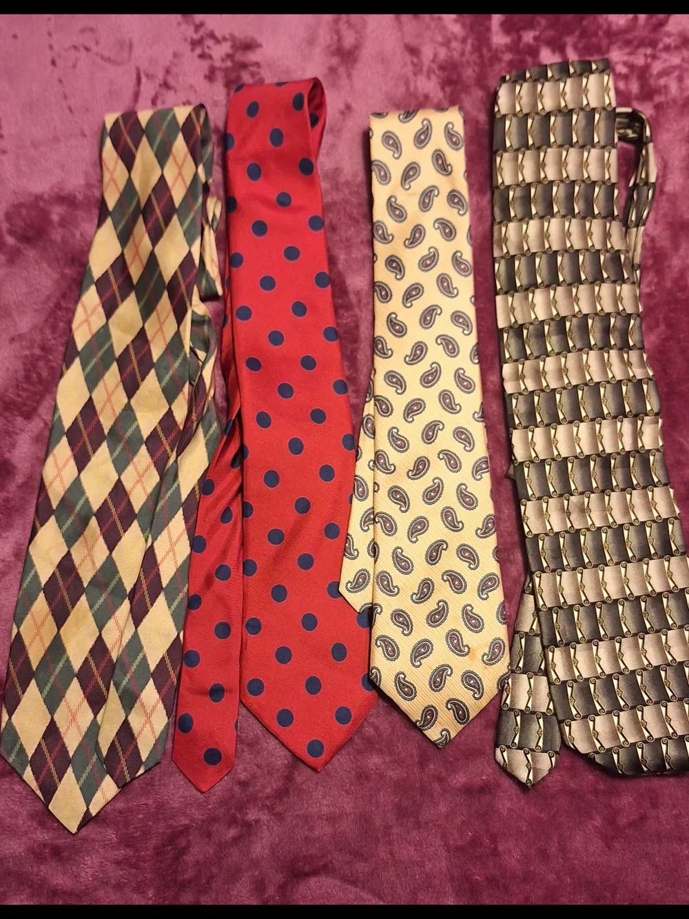 4 Men's Silk Ties by: Michael Reed, Bergamo N. Y., Via Manzoni, & American Outpo
